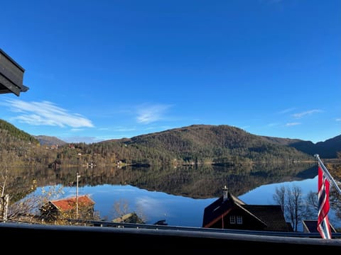 Day, Natural landscape, Lake view, Mountain view