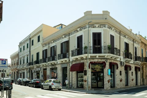 Property building, Neighbourhood, Street view