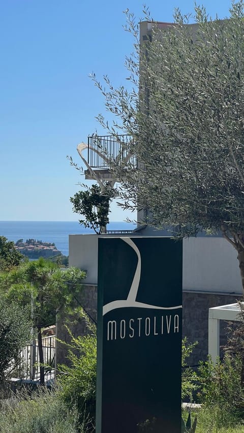 Nearby landmark, Property logo or sign, Natural landscape, Sea view, Street view