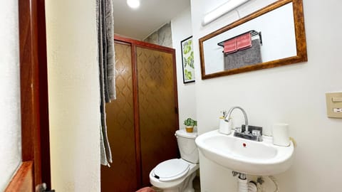 Estudio Centrico KING SIZE Wifi Apartment in Hidalgo, Mexico