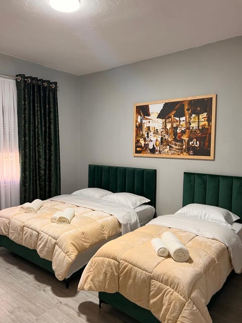 Bed, Bedroom, towels