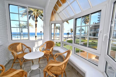 Living room, Beach