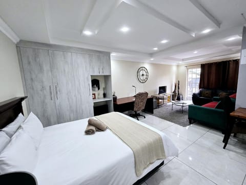Pool view, Swimming pool, flat iron, heating, heating, towels, laundry