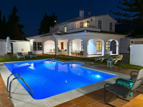 Evans Realty AV Villa & Piscina & Bbq & Chill Out Villa in Fuengirola