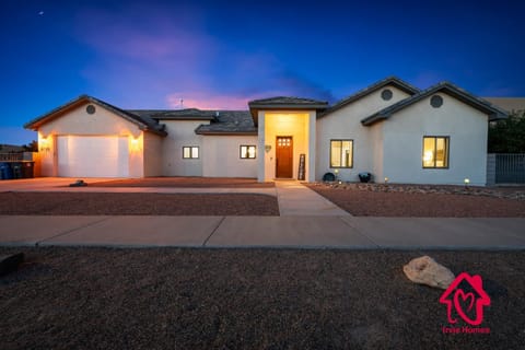 Fireside Oasis Retreat - An Irvie Home House in Albuquerque