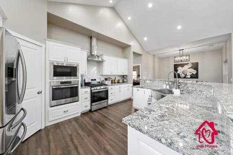 Fireside Oasis Retreat - An Irvie Home House in Albuquerque