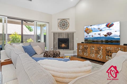 Fireside Oasis Retreat - An Irvie Home House in Albuquerque
