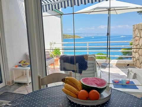 Patio, Day, Natural landscape, View (from property/room), Balcony/Terrace, Living room, Food and drinks, Seating area, Dining area, Food, Sea view