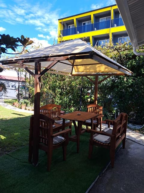 2 Floor Beach House Perfect for large groups House in Montenegro