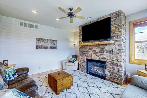 Mountain Sky Retreat House in Granby