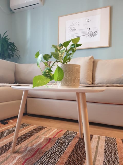 Living room, Seating area, air conditioner