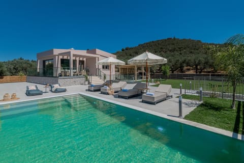 Property building, Day, Swimming pool