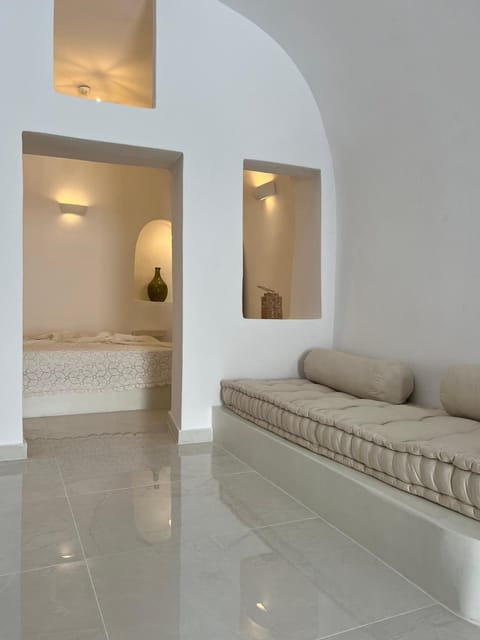 Cave Noelia Apartment in Mesaria