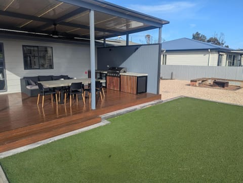 Patio, BBQ facilities