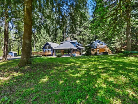 Landen Lodge - Meredith Lodging House in Mount Hood Village