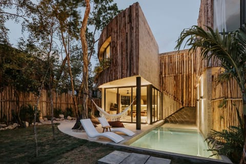 Property building, Patio, Garden view, Pool view, Swimming pool, Swimming pool, sunbed