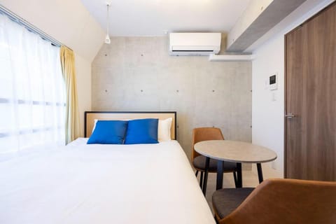 Bed, Seating area, Bedroom, air conditioner