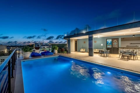 Night, Natural landscape, View (from property/room), Pool view, Swimming pool, Swimming pool, sunbed