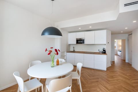 Property building, Kitchen or kitchenette, Living room