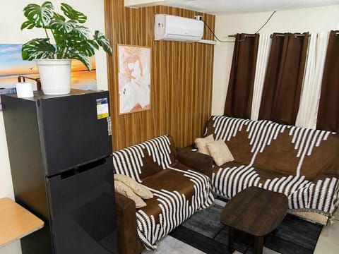 TV and multimedia, Living room, Seating area, air conditioner