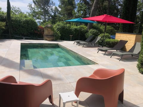 Swimming pool, sunbed