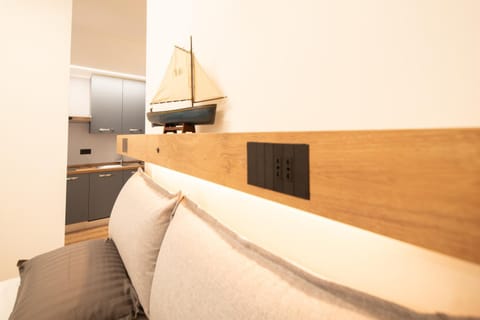 Bed, Kitchen or kitchenette, Bedroom