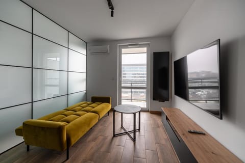 TV and multimedia, Living room, Seating area, Evening entertainment
