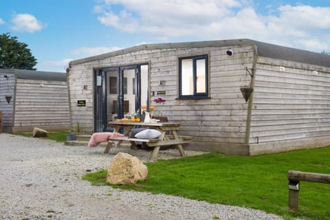 Property building, Day, Dining area