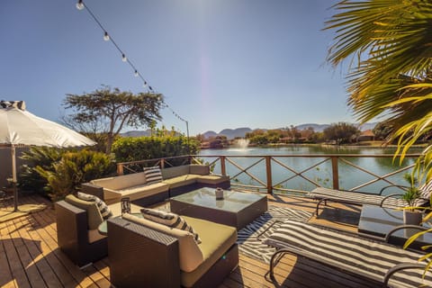 Patio, View (from property/room), Balcony/Terrace, Seating area, Lake view, sunbed