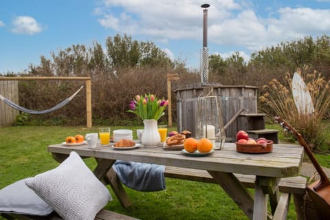 Day, Garden, Hot Tub, Food, Drinks