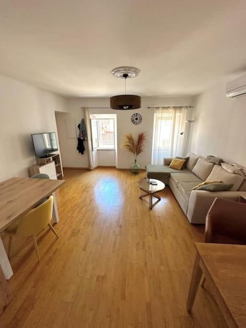 TV and multimedia, Seating area