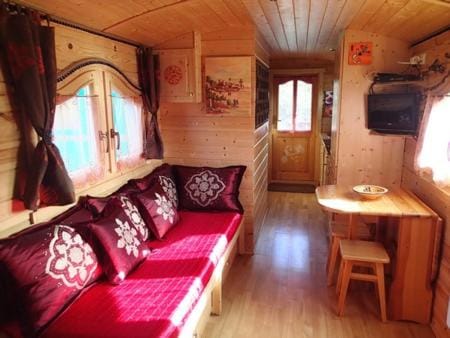 Roulotte de charme Campground/ 
RV Resort in Jura