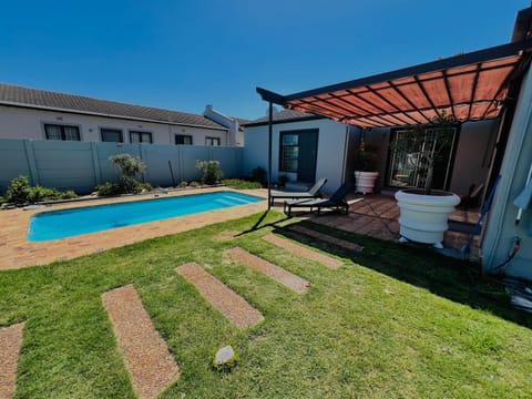 Patio, Garden, Garden view, Pool view, Swimming pool, sunbed