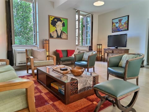 TV and multimedia, Living room, Seating area