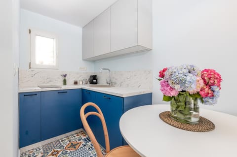 Kitchen or kitchenette, Lounge or bar, Dining area