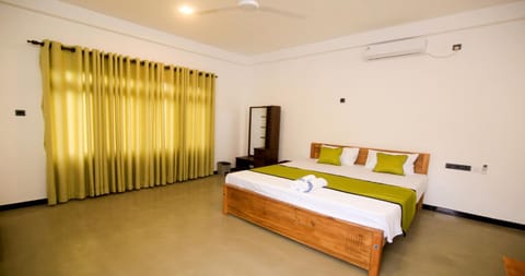 Bedroom, air conditioner