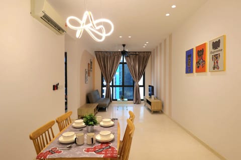 Living room, Food and drinks, Dining area