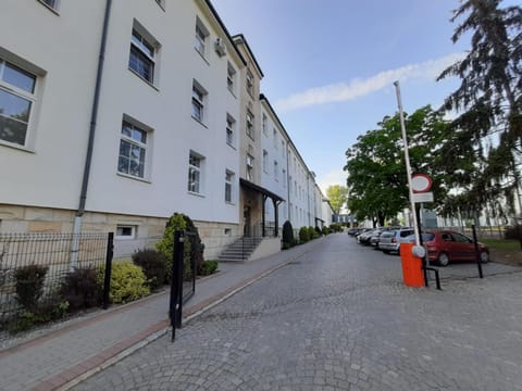 Neighbourhood, Parking