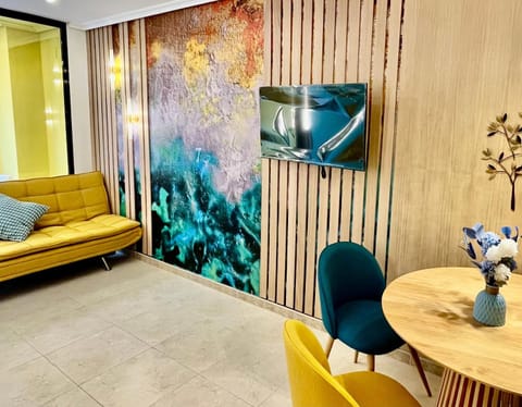 TV and multimedia, Balcony/Terrace, Living room, Decorative detail, Seating area, furniture