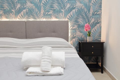 Bed, Photo of the whole room, Decorative detail, Bedroom, towels