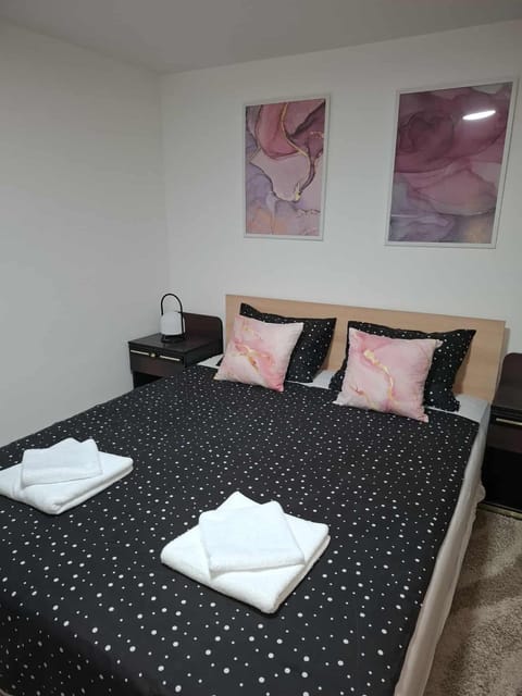 Bed, Photo of the whole room, Bedroom, internet, internet, towels, air conditioner, air conditioner