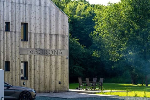 Property building, Facade/entrance, Garden, View (from property/room), Balcony/Terrace, Parking