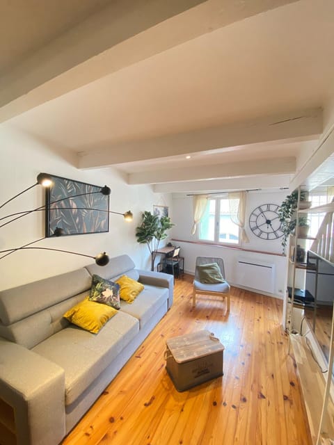 Communal lounge/ TV room, TV and multimedia, Living room, Seating area, Evening entertainment