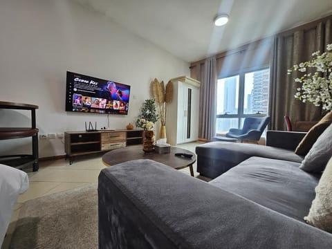 Stunning Apartment, Partial Sea View, Canal Marina View, 5 min walk To JBR Beach and METRO Apartment in Dubai