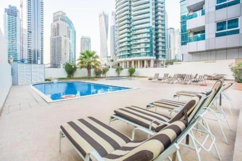 Stunning Apartment, Partial Sea View, Canal Marina View, 5 min walk To JBR Beach and METRO Apartment in Dubai