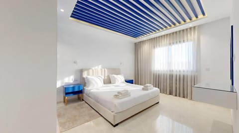 Bed, Decorative detail, Bedroom, towels