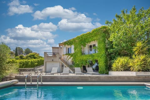 Property building, Garden view, Pool view, Swimming pool, sunbed