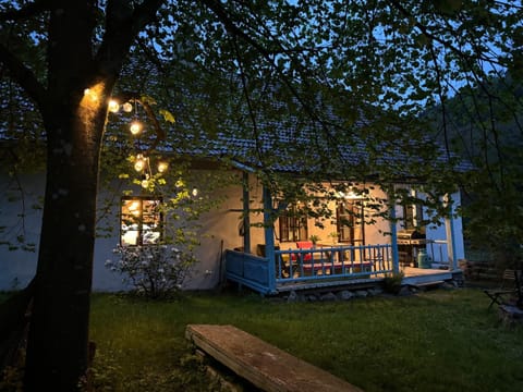 Property building, Patio, Balcony/Terrace