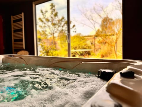 Hot Tub, Spa and wellness centre/facilities, Garden view