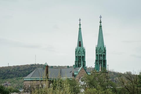 Nearby landmark, Neighbourhood, Natural landscape